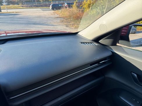 Used 2025 Hyundai Kona SEL image 40