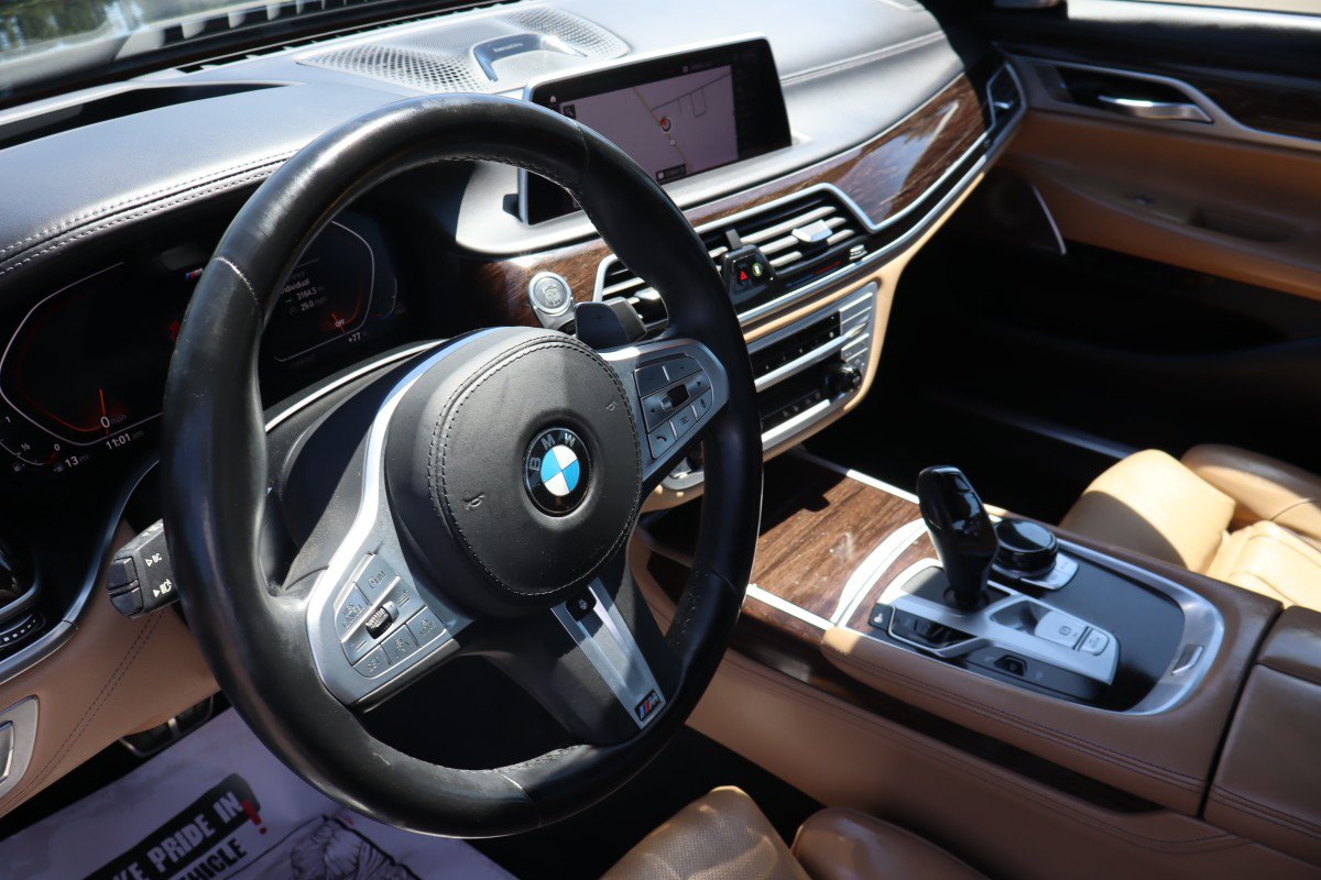 Used 2021 BMW 750i xDrive w/ Executive Package AWD/4WD image 11