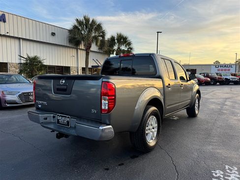 Used 2017 Nissan Frontier SV image 9