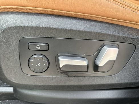 Used 2024 BMW X5 xDrive40i w/ Premium Package AWD/4WD image 34