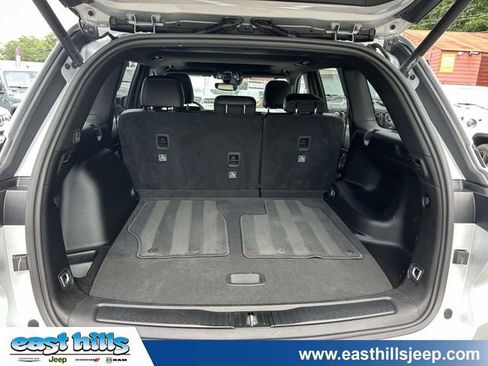 Used 2023 Jeep Grand Cherokee Altitude AWD/4WD image 28