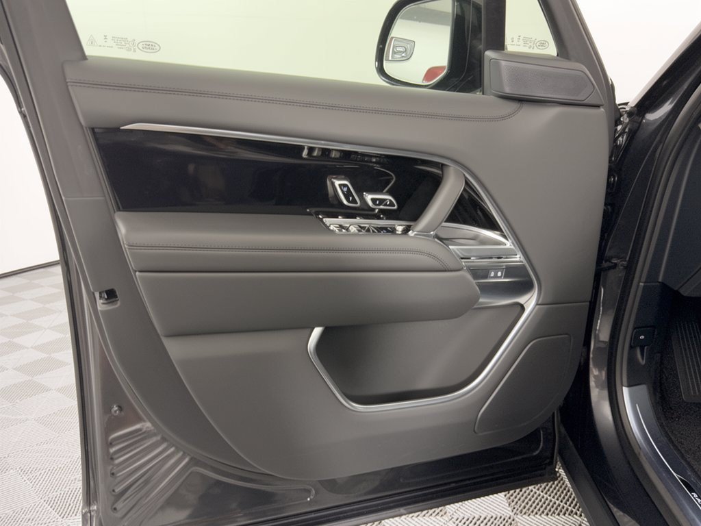 New 2026 Land Rover Range Rover Long Wheelbase SE AWD/4WD image 14