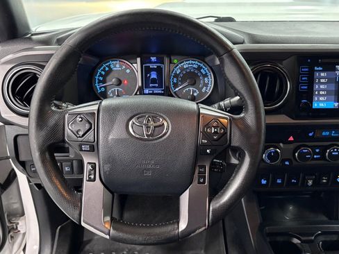 Used 2019 Toyota Tacoma TRD Sport AWD/4WD image 13