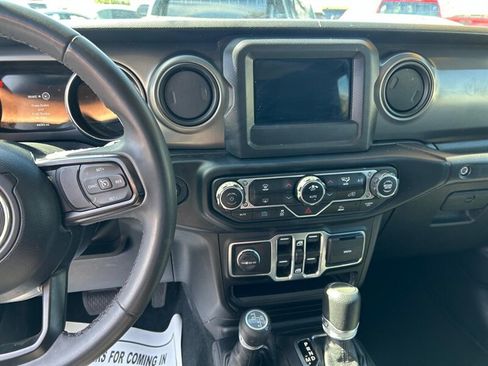 Used 2023 Jeep Wrangler Unlimited AWD/4WD image 16