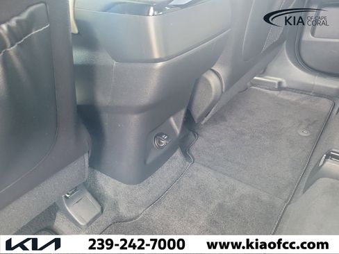 Certified 2025 Kia Telluride EX w/ EX Captain's Chair Package FWD image 15