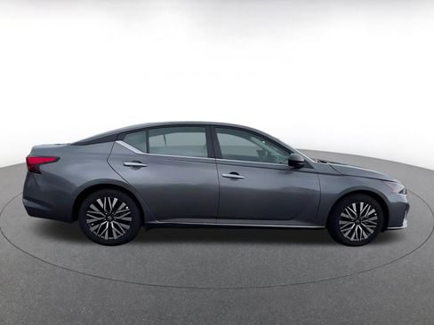 Used 2025 Nissan Altima 2.5 SV FWD image 16
