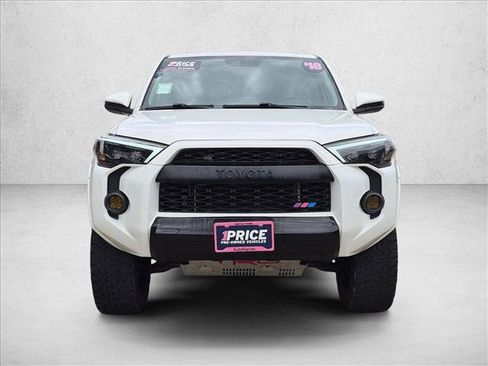 Used 2018 Toyota 4Runner SR5 AWD/4WD image 2