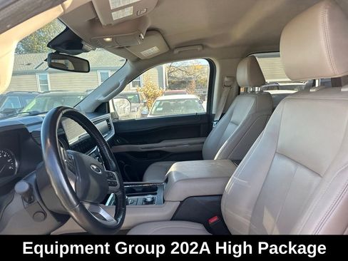Used 2023 Ford Expedition Max XLT image 9