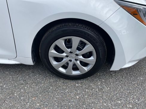 Used 2025 Toyota Corolla LE image 27