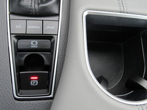 Used 2019 Toyota Avalon Limited image 28