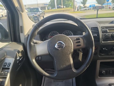 Used 2011 Nissan Pathfinder S image 16