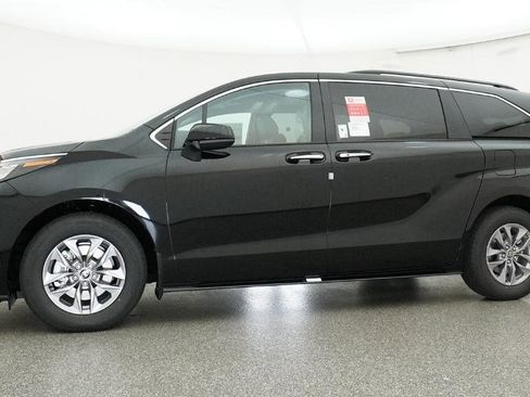 New 2026 Toyota Sienna XLE FWD image 15