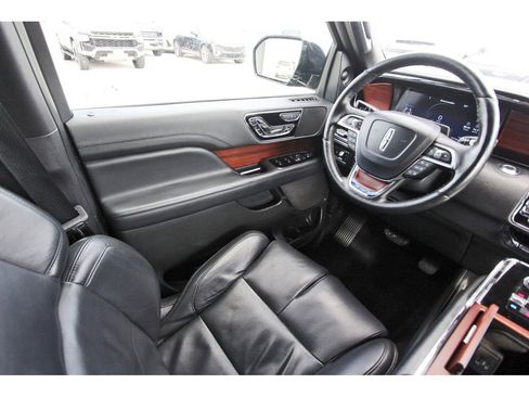 Used 2023 Lincoln Navigator L Reserve image 8