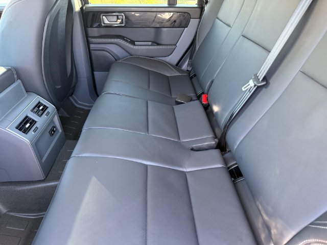 Used 2024 INEOS Grenadier Station Wagon AWD/4WD image 29