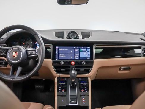 Certified 2022 Porsche Macan AWD/4WD image 21