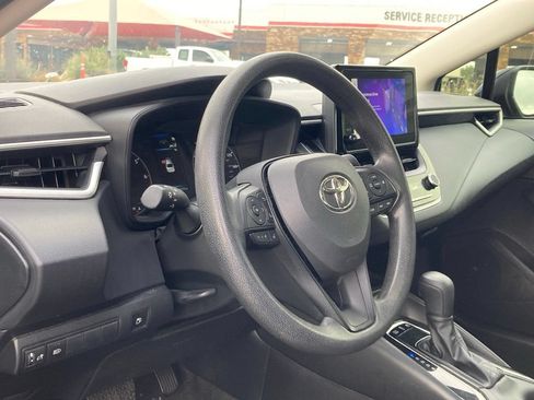 Used 2025 Toyota Corolla LE FWD image 8
