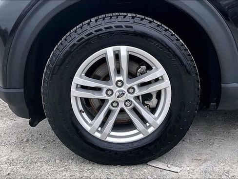 Used 2023 Ford Explorer XLT w/ Equipment Group 202A image 8