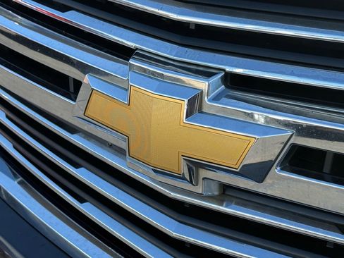 Used 2018 Chevrolet Suburban Premier image 35