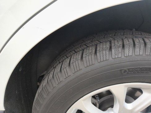 Used 2018 Chevrolet Equinox LT image 9