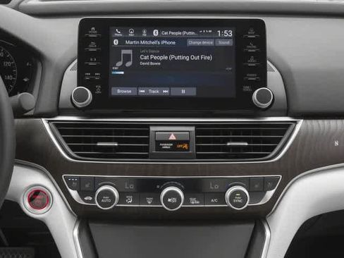 Used 2018 Honda Accord Touring image 10