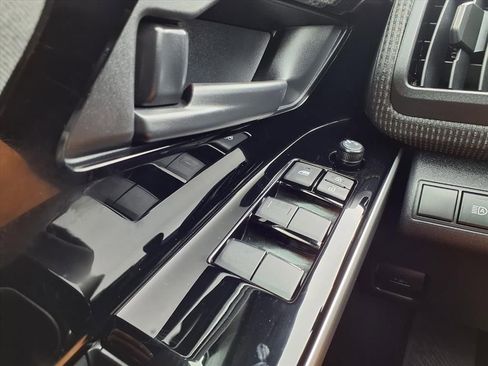 Used 2024 Subaru Solterra Premium image 30