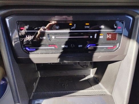 Used 2024 Volkswagen Tiguan SE R-Line image 21