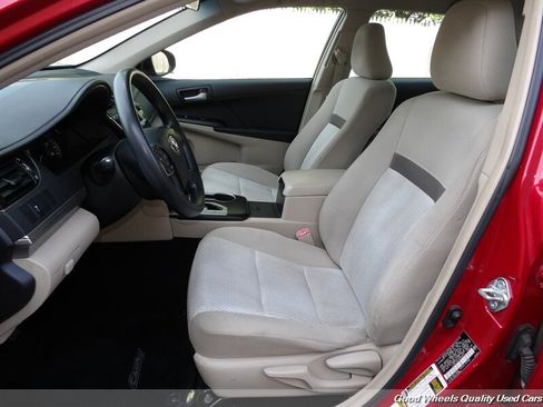 Used 2012 Toyota Camry LE FWD image 11