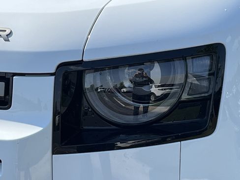 Used 2024 Land Rover Defender 110 X-Dynamic SE AWD/4WD image 12