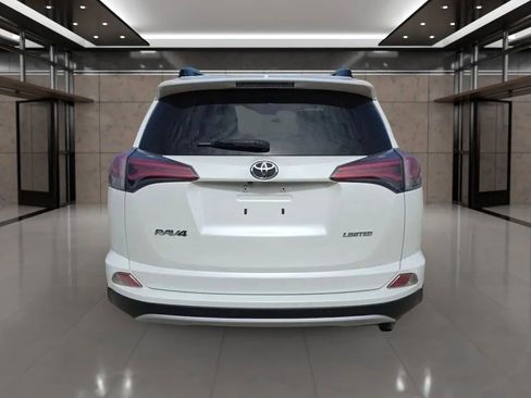 Used 2018 Toyota RAV4 Limited image 8