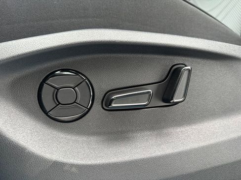 New 2026 Volkswagen Tiguan SE image 4