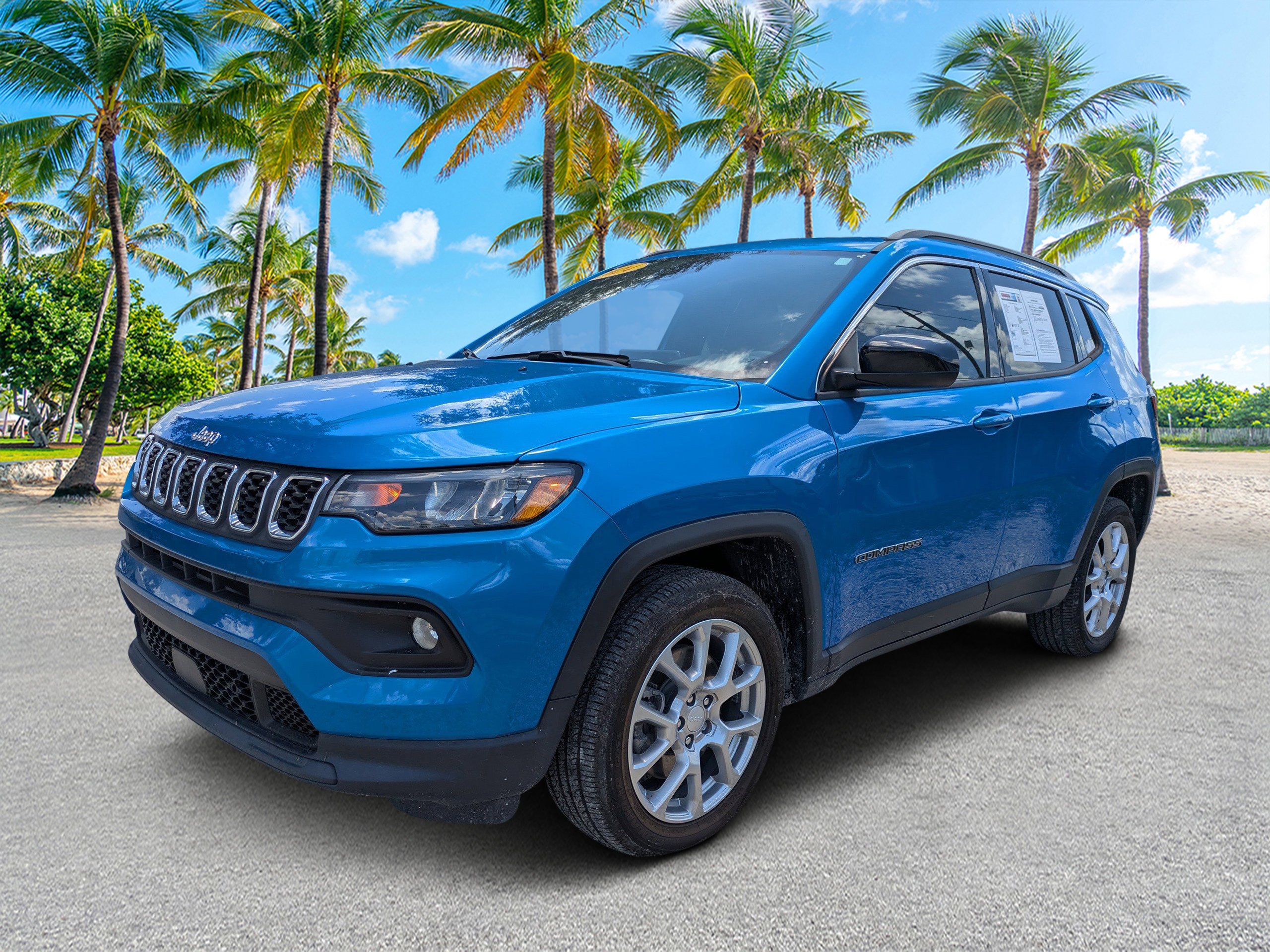 Used 2024 Jeep Compass Latitude AWD/4WD image 7