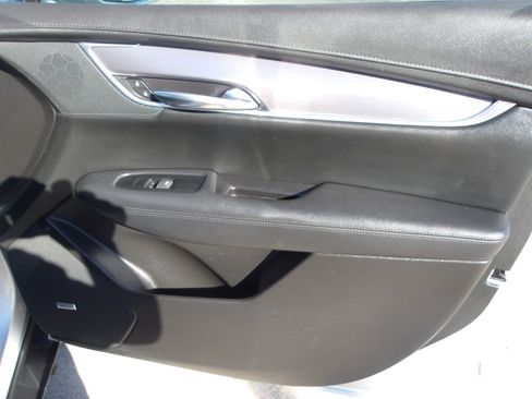 Used 2017 Cadillac XT5 Luxury w/ Driver Awareness Package image 9