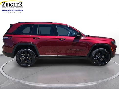 Used 2023 Jeep Grand Cherokee Altitude AWD/4WD image 4