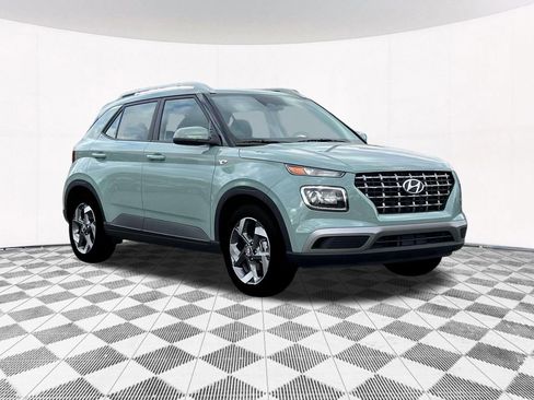 New 2025 Hyundai Venue SEL image 17