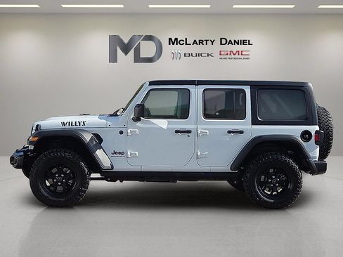 Used 2025 Jeep Wrangler Unlimited Sport AWD/4WD image 2