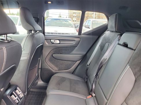 Used 2023 Volvo XC40 B5 Plus w/ Protection Package Premier image 13