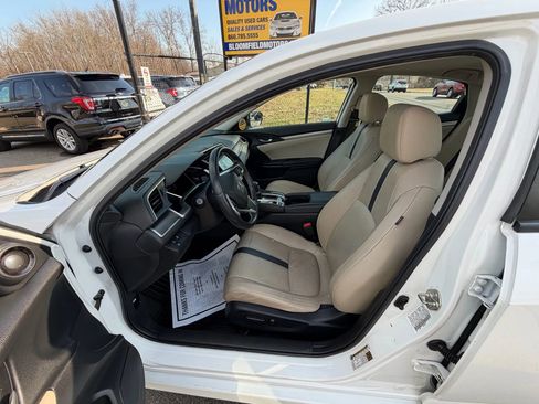 Used 2016 Honda Civic Touring image 10