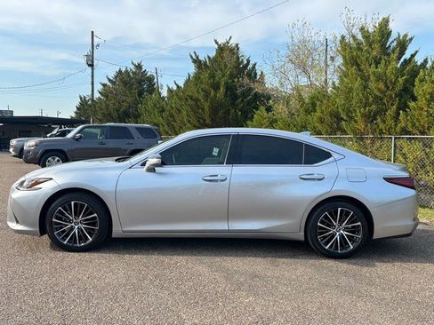 Used 2024 Lexus ES 350 Premium image 3