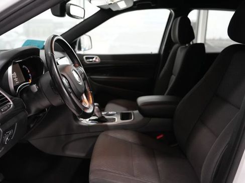 Used 2020 Jeep Grand Cherokee Laredo w/ Security & Convenience Group AWD/4WD image 13