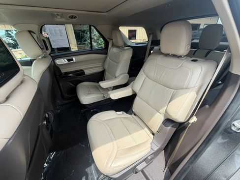 Used 2020 Ford Explorer Platinum w/ Premium Technology Package AWD/4WD image 67
