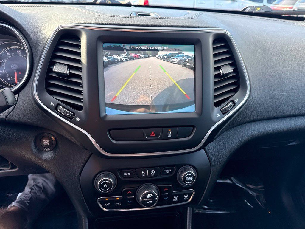 Certified 2022 Jeep Cherokee Latitude Lux w/ Sun & Sound Group AWD/4WD image 13