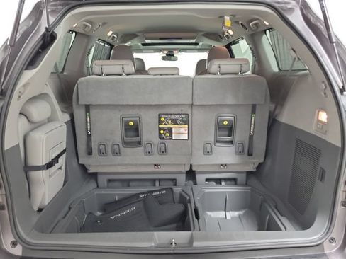 Used 2020 Toyota Sienna XLE Premium FWD image 10