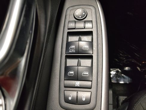 Used 2019 Jeep Cherokee Latitude w/ Popular Appearance Group image 27