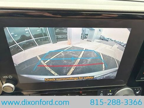 Used 2023 Toyota Highlander XLE AWD/4WD image 11