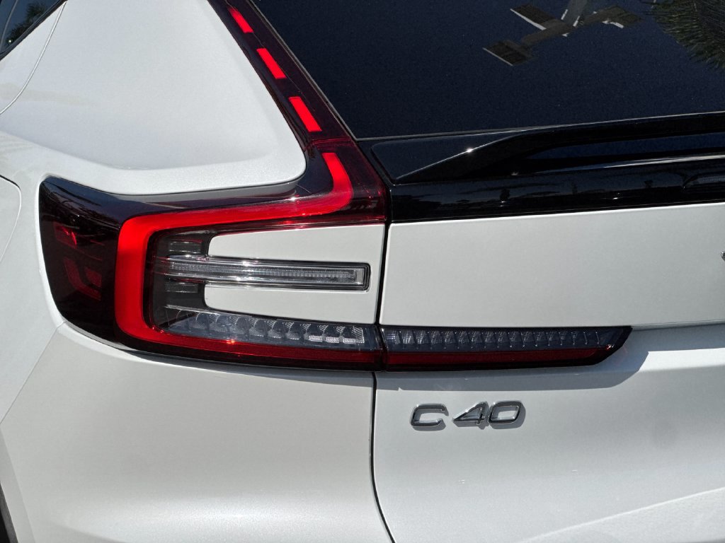 Certified 2023 Volvo C40 P8 Recharge Ultimate w/ Protection Package Premier AWD/4WD image 25