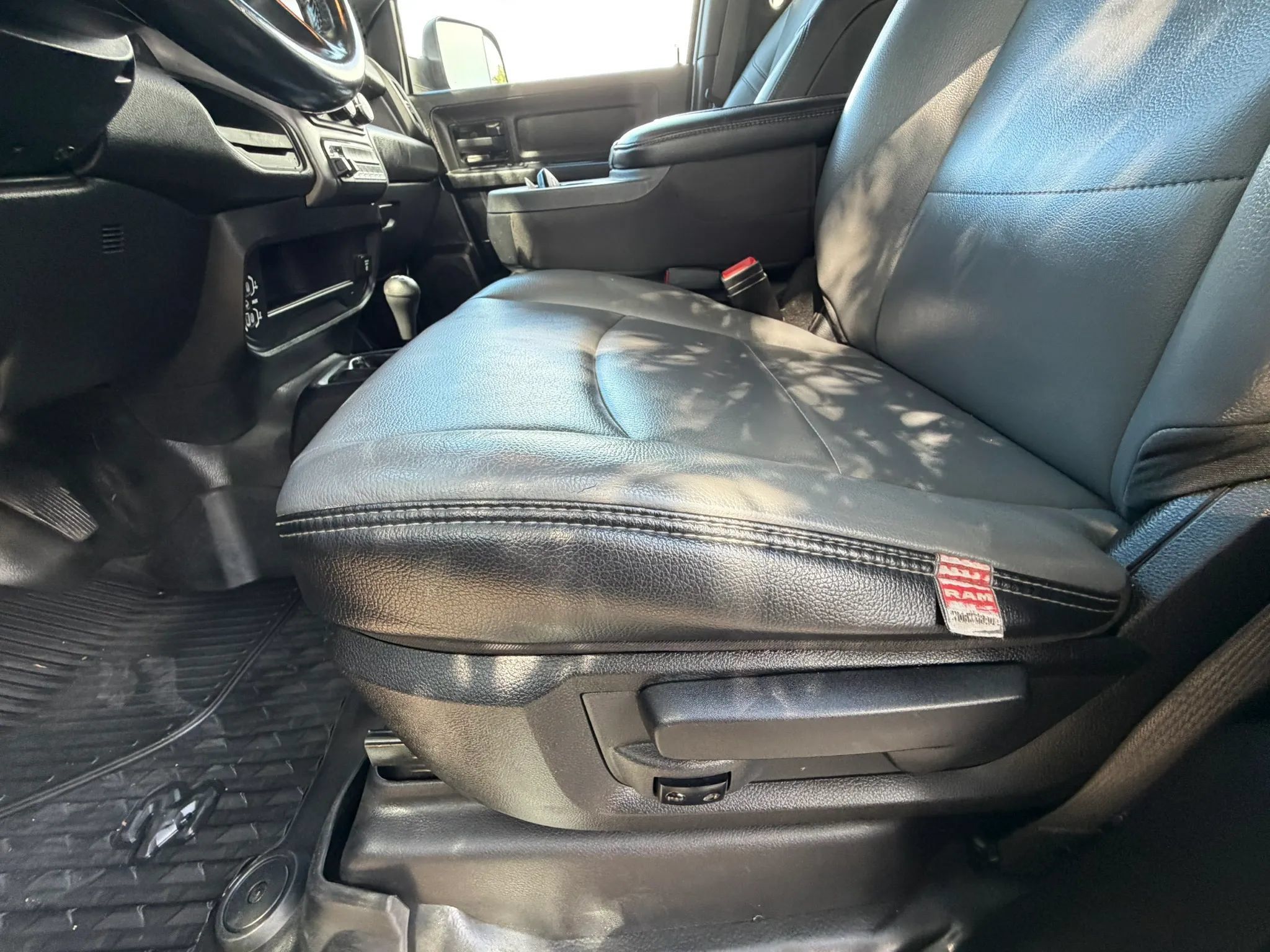 Used 2022 RAM 3500 Tradesman w/ Safety Group AWD/4WD image 11