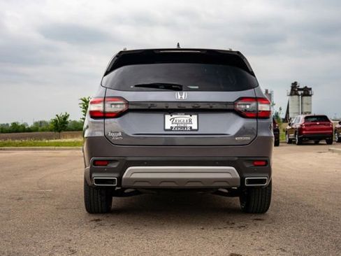 Used 2025 Honda Pilot Touring image 6