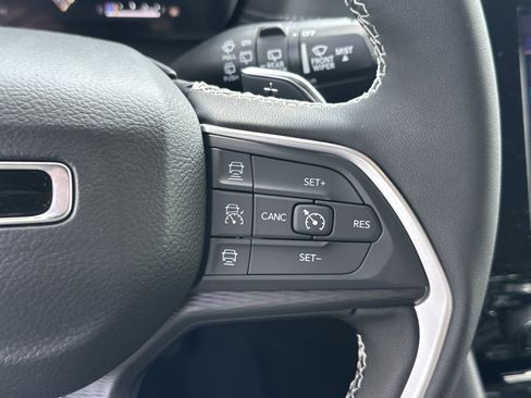 New 2026 Jeep Grand Cherokee Laredo AWD/4WD image 9