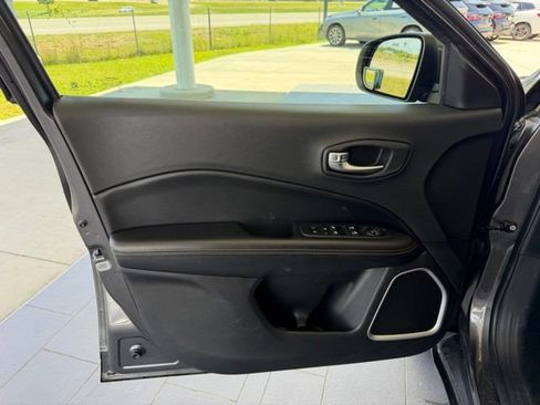 Used 2018 Jeep Compass Limited w/ Navigation Group AWD/4WD image 12