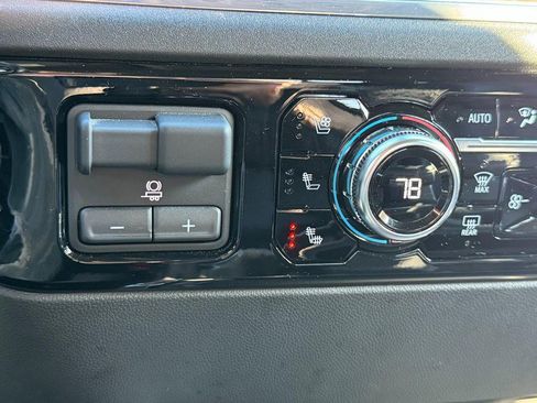 Used 2024 GMC Sierra 2500 SLT w/ SLT Premium Package image 20